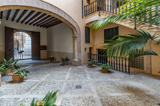 Charming new-build apartment in a historic palace, near the cathedral