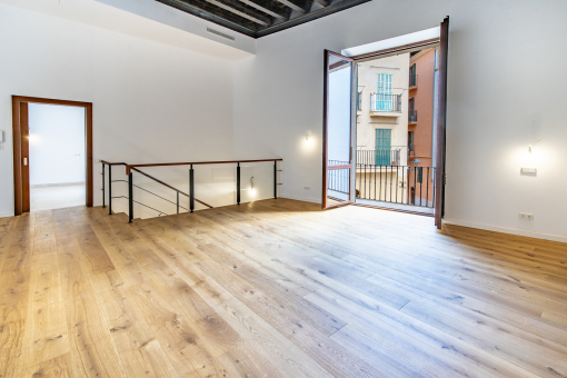 Living area with remarkable ceiling height
