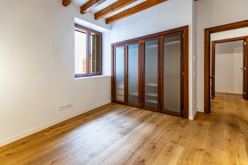 Additional bedroom with built-in wardrobes