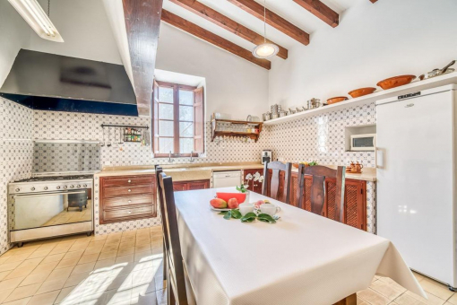 Spacious kitchen in Mallorcan style – with plenty of storage space dining area and access