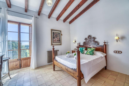 One of the 4 double bedrooms