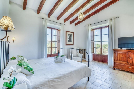 One of the 4 double bedrooms