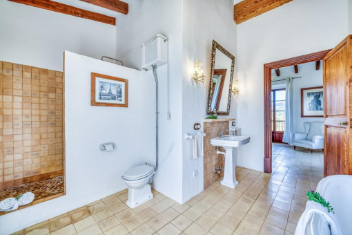 Spacious bathroom