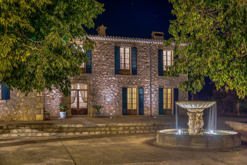 Natural stone façade with access to the extensive garden