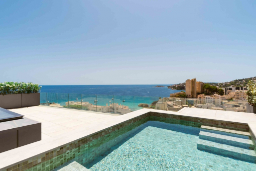 A jewel above the sea – Exclusive penthouse with private rooftop terrace, pool, and panoramic views in Cala Mayor, Palma