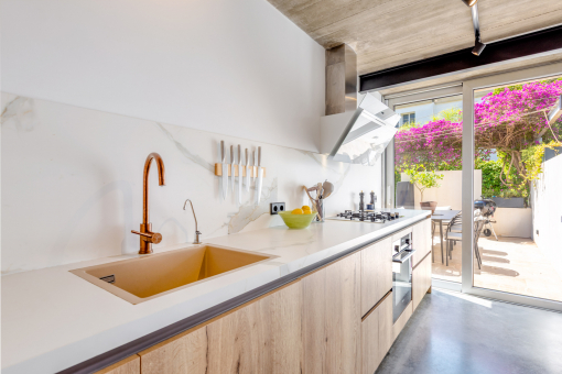 Kitchen with access to the terrace