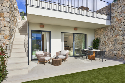 Garden apartment with private roof terrace