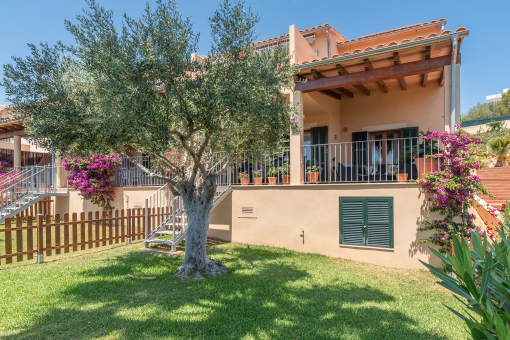 A beautiful end terraced house just a few meters from the beach of Cala Romantica