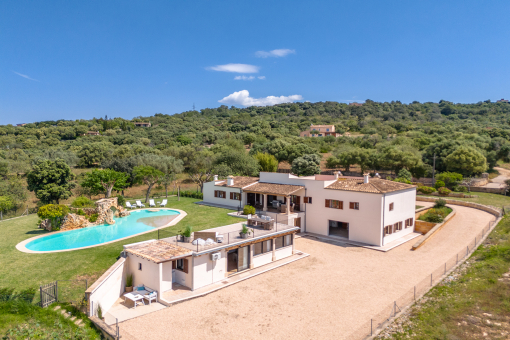 Renovated finca with pool, guest house and garage in a perfect location near Manacor