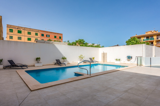 Community pool