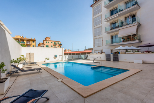 Community pool