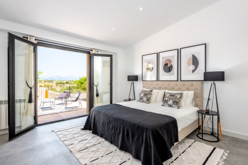 Bedroom with panoramic view and direct access to the terrace