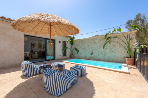 Fina with spacious outdoor area