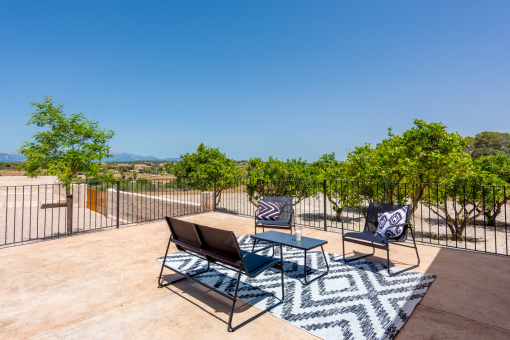 Modern design meets nature – Finca with pool terrace