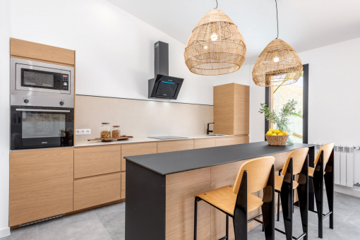 Fully equipped, modern kitchen