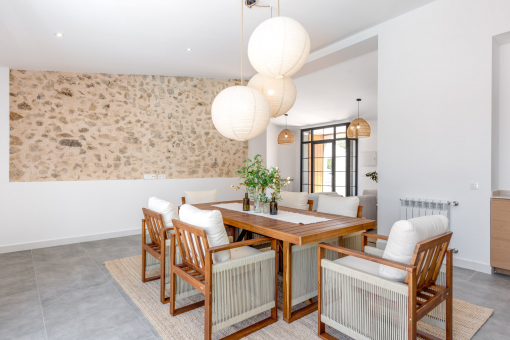 Modern and cosy dining area