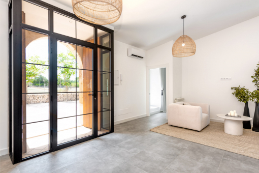 Bright entrance with garden view