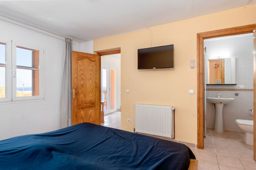 Separate Gästewohnung mit zwei Schlafzimmern, Wohnzimmer, Bad und Terrasse
