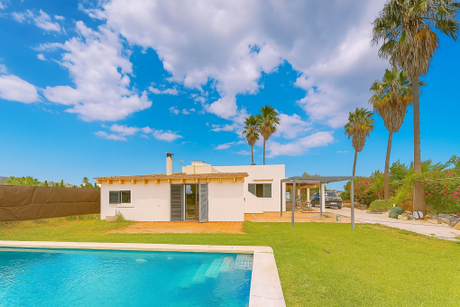 Idyllic finca with pool, guest house and fantastic views of the Tramuntana in Sa Pobla