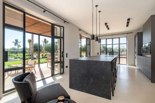 Kitchen with direct access to the terrace