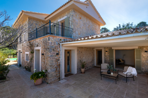 Side view of the natural stone facade and entrance porch