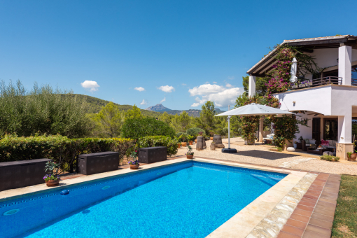 Mediterrane Finca bei Calvià mit traumhaftem Meer- und Bergblick im Südwesten Mallorcas