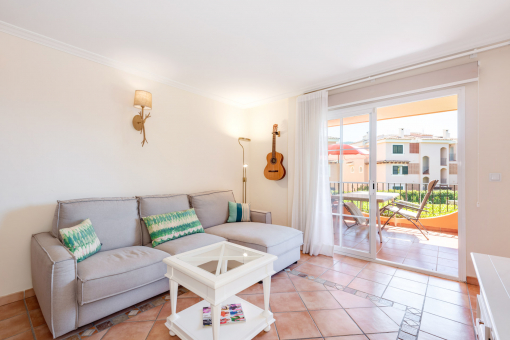 Living area with direct access to the terrace