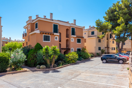 Quiet community with private parking space
