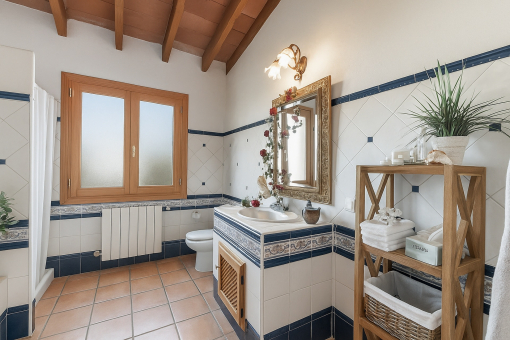 Erstes Badezimmer oben