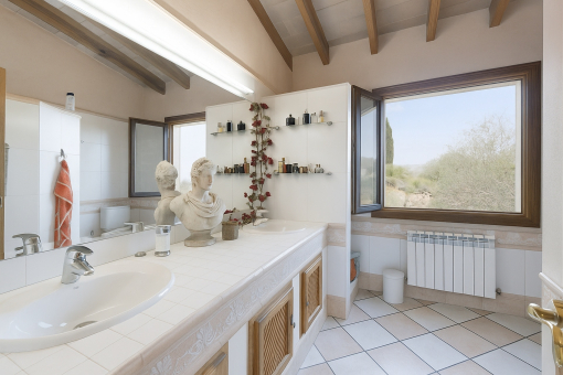 Zweites Badezimmer oben