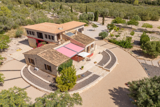 Großzügige autonome Finca in Hügellage mit Blick bis Cabrera bei Porreres