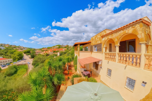 Detached finca-style home just steps from Cala Romántica beach