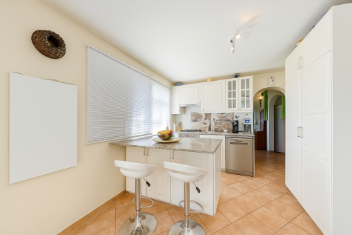 Fully equipped fitted kitchen