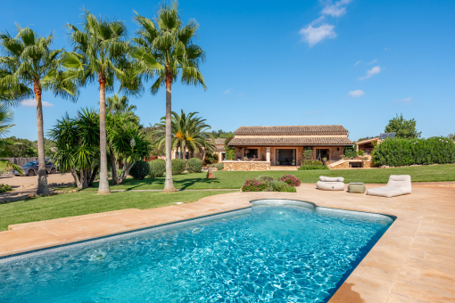 Authentische Luxus Finca mit viel Ruhe zum Entspannen am Pool in Felanitx