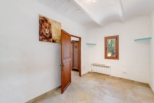 In total three smaller rooms, two on the ground floor and one upstairs