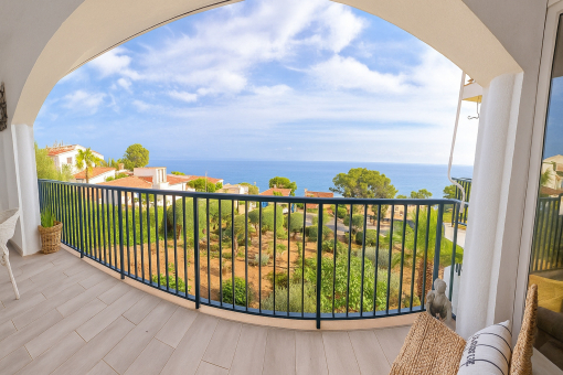 The covered sea view terrace