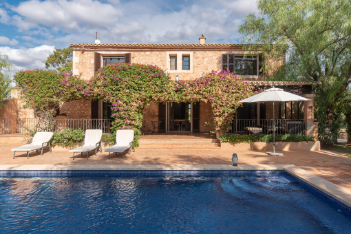 Charming finca with mature garden and lots of privacy in a central location near Campos