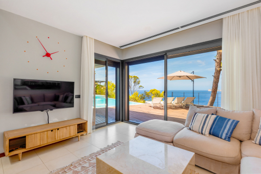 Second living-dining area in the basement