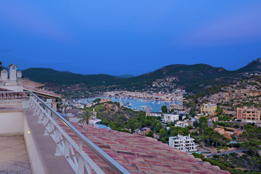 Evening ambiance over the harbor – directly from the terrace