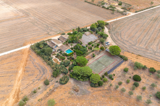 Finca estate with tennis court