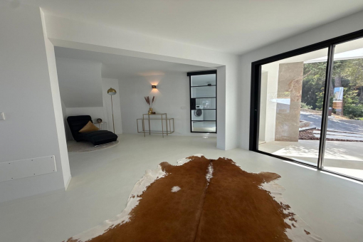 Additional bright living room