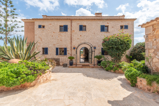 Traditional naturalstone facade