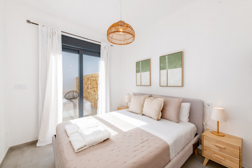 Third bedroom filled with natural light and access to the shared terrace