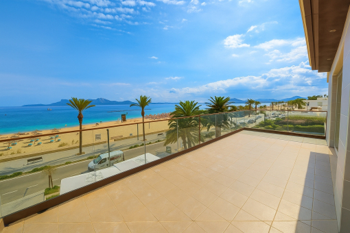 Seafront Penthouse with Private Pool and Panoramic Views over Port de Pollença Bay