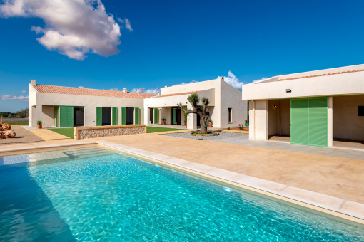 Neubaufinca mit spektakulärem Weitblick und absoluter Privatsphäre – nur 15 Minuten von Campos entfernt