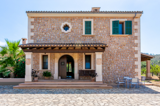 Front view of the natural stone finca