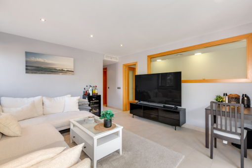 Spacious living room