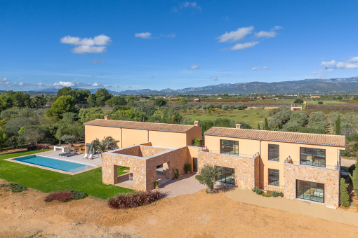 Mediterranean dream home with pool and garage near Santa Maria