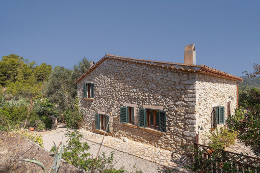 Natural stone façade