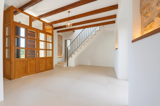Modern entrance hall with staircase